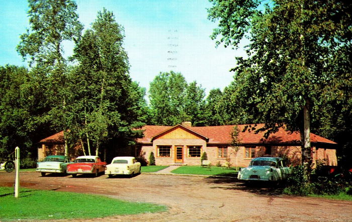 Hokans Motel (Scotts Superior Inn & Cabins, Hokans, Tallmans Motel) - Old Postcard